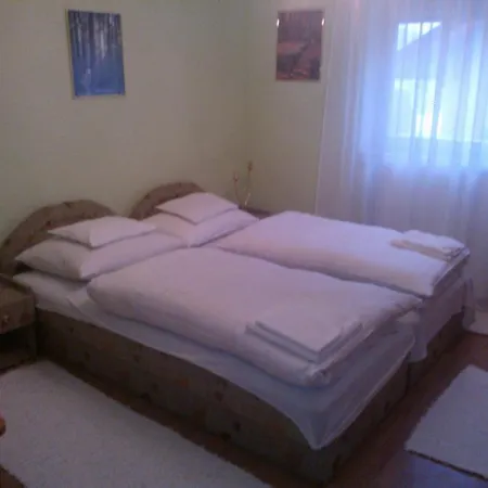 Kont Panzio Es Apartmanhazak Pensjonat Hédervár