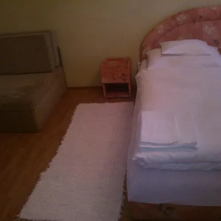 Kont Panzio Es Apartmanhazak