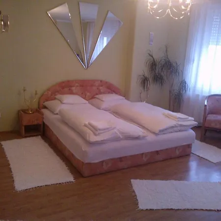 Kont Panzio Es Apartmanhazak *