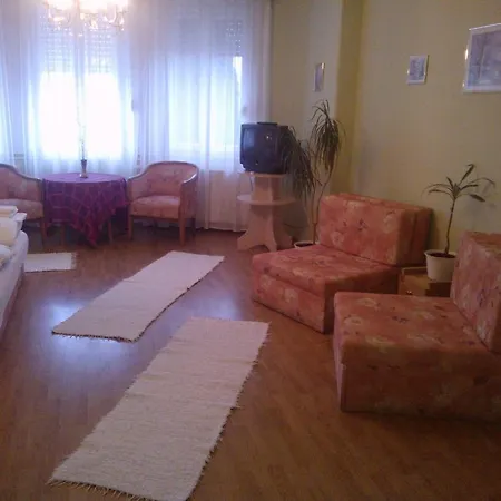 Kont Panzio Es Apartmanhazak
