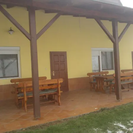 Pensjonat Kont Panzio Es Apartmanhazak