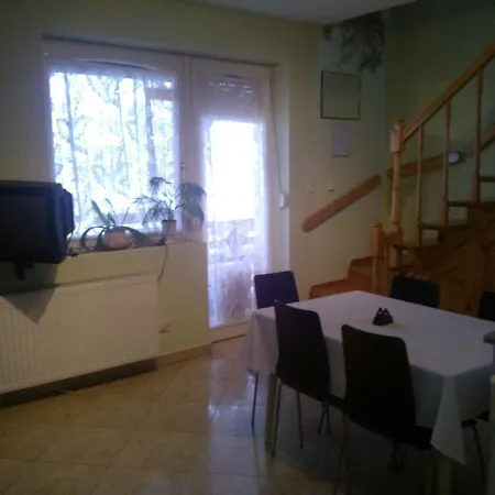 Kont Panzio Es Apartmanhazak