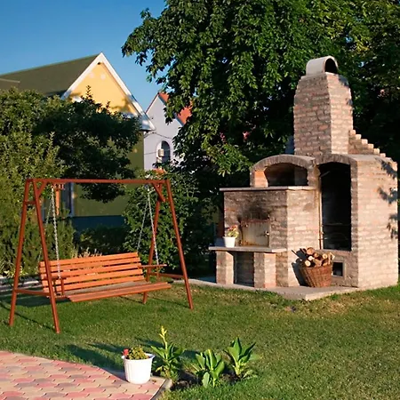 Kont Panzio Es Apartmanhazak
