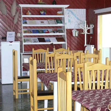 Pensjonat Kont Panzio Es Apartmanhazak *